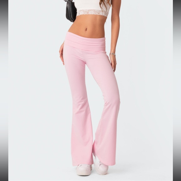 Edikted Pants - Edikted Naomi flared leggings in Pink